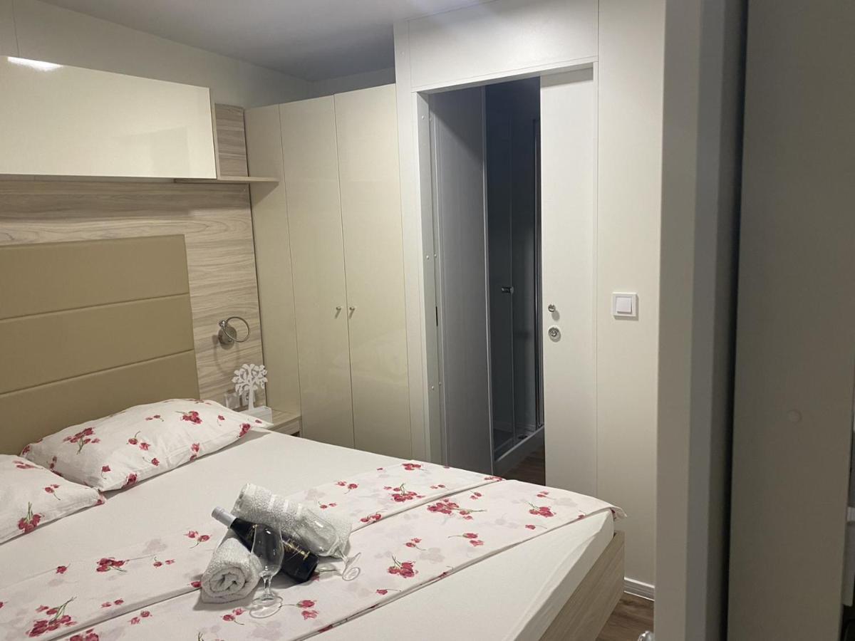Apartments With A Parking Space Pakostane, Biograd - 16579 المظهر الخارجي الصورة