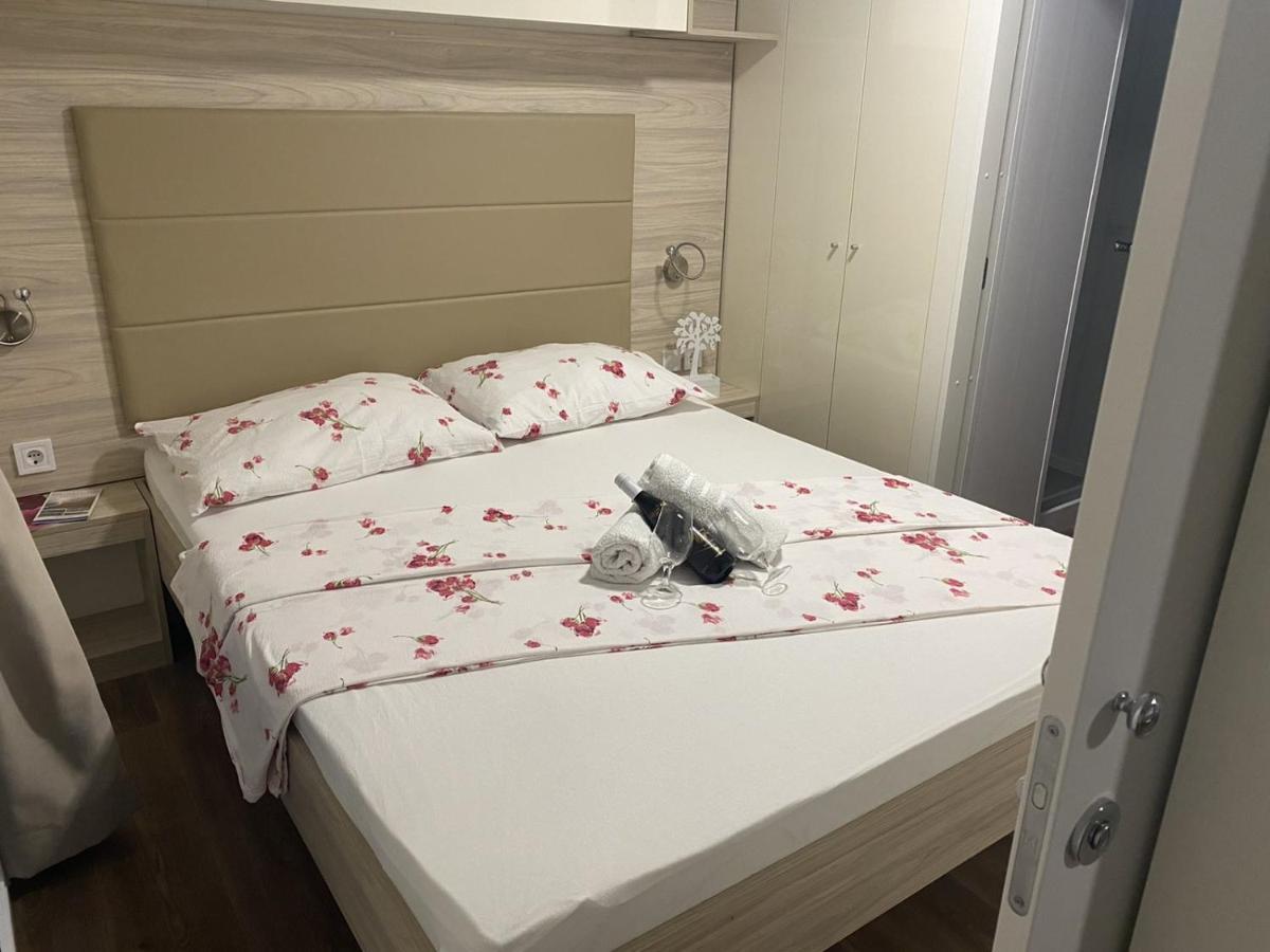 Apartments With A Parking Space Pakostane, Biograd - 16579 المظهر الخارجي الصورة